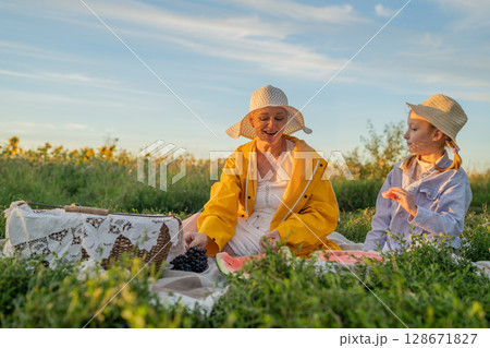 Enjoying a Joyful Outdoor Picnic Experience with Close Friends on a Beautiful Day 128671827