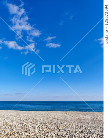 beautiful landscape of a sandy beach on the sea 128672094