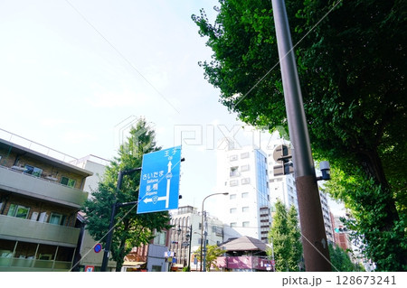 東京メトロ南北線東大前駅付近の街並 東京メトロ南北線東大前駅付近の街並 128673241