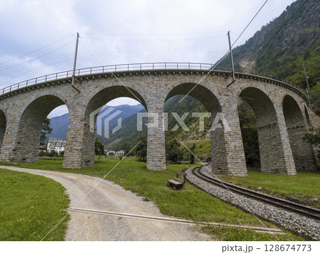 スイス・ブルージオ橋 / Brusio spiral viaduct, Switzerland スイス・ブルージオ橋 / Brusio spiral viaduct, Switzerland 128674773