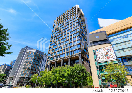東京 港区 南青山3丁目交差点付近の都市風景 東京 港区 南青山3丁目交差点付近の都市風景 128675048