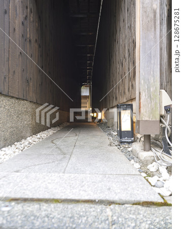 和の隠れ家へ|灯りが導く京都の路地 和の隠れ家へ|灯りが導く京都の路地 128675281