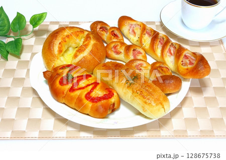 調理パン5種類と珈琲 128675738