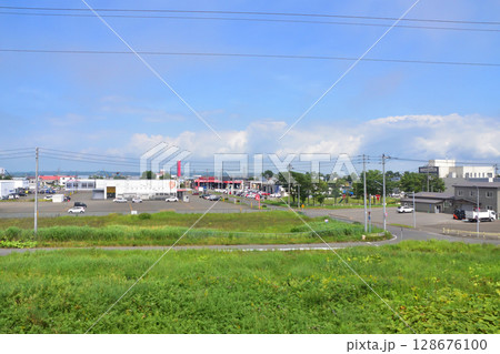 JR北海道、根室本線の白糠駅から釧路駅までの車窓風景 JR北海道、根室本線の白糠駅から釧路駅までの車窓風景 128676100