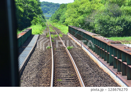 JR北海道、根室本線の釧路駅から上尾幌駅までの車窓風景 JR北海道、根室本線の釧路駅から上尾幌駅までの車窓風景 128676270