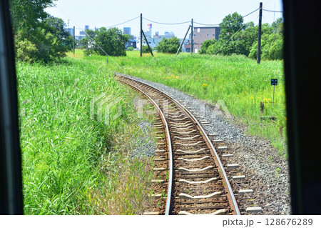 JR北海道、根室本線の釧路駅から上尾幌駅までの車窓風景 128676289