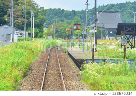 JR北海道、根室本線の上尾幌駅から厚岸駅までの車窓風景 JR北海道、根室本線の上尾幌駅から厚岸駅までの車窓風景 128676334