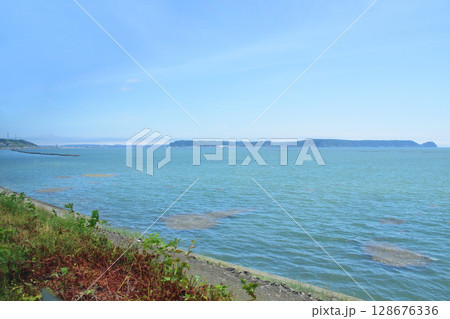 JR北海道、根室本線の上尾幌駅から厚岸駅までの車窓風景 128676336