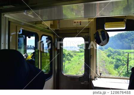 JR北海道、根室本線の厚岸駅から浜中駅までの車窓風景 128676488
