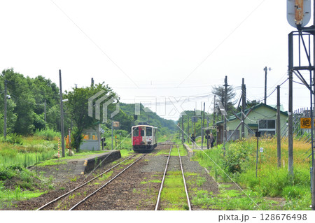 JR北海道、根室本線の厚岸駅から浜中駅までの車窓風景 128676498