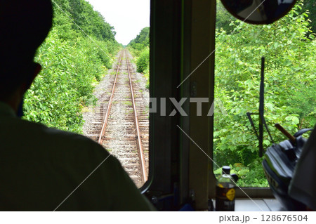 JR北海道、根室本線の厚岸駅から浜中駅までの車窓風景 128676504