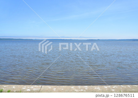 JR北海道、根室本線の厚岸駅から浜中駅までの車窓風景 JR北海道、根室本線の厚岸駅から浜中駅までの車窓風景 128676511