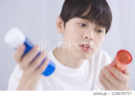 20代男性のビューティー 128676757