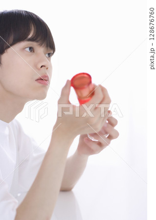 20代男性のビューティー 128676760