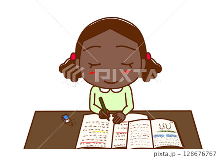 （上半身正面）一生懸命笑顔で楽しく勉強がはかどるアフリカ系少女 128676767