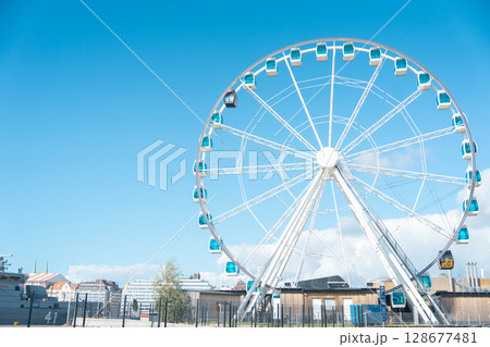 【フィンランドヘルシンキ】快晴の町並みと海 128677481