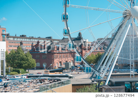 【フィンランドヘルシンキ】快晴の町並みと海 128677494