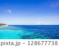 穏やかなモルディブリゾートの風景 128677738