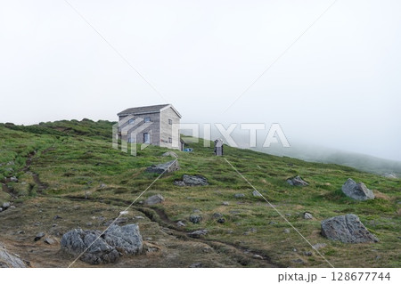 建て替え後のカミホロカメットク山避難小屋 128677744