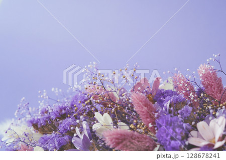 紫のブーケ(紫背景) 紫のブーケ(紫背景) 128678241