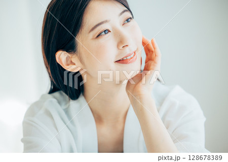 若い女性のビューティー 128678389
