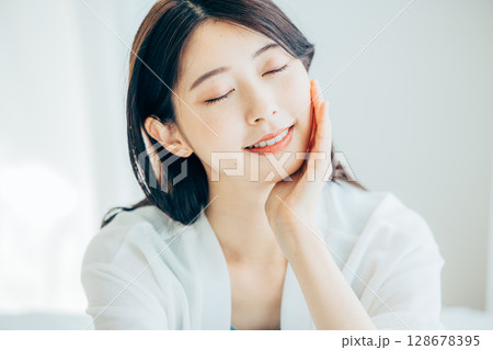 若い女性のビューティー 128678395