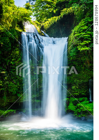 新緑の慈恩の滝 【大分県日田市】 新緑の慈恩の滝 【大分県日田市】 128678994