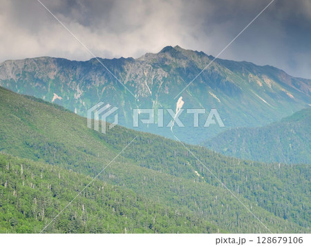 【山の風景】富山県・太郎兵衛平からの水晶岳の眺め（2025年） 128679106