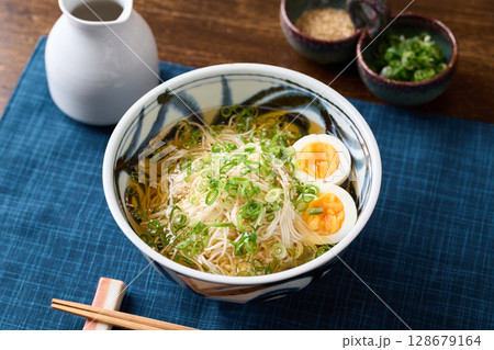 白出汁と胡麻油風味のそうめん 128679164