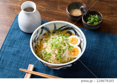 白出汁と胡麻油風味のそうめん 128679165