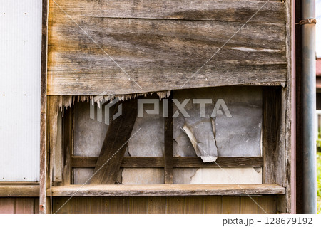 戸袋の経年劣化 128679192