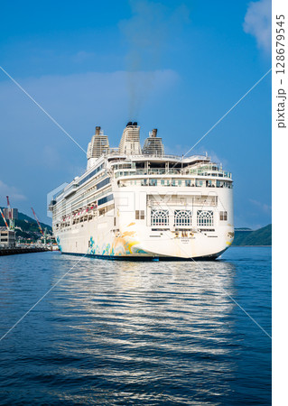 長崎港客船入港(Star Navigator)水辺の森公園【長崎市】 長崎港客船入港(Star Navigator)水辺の森公園【長崎市】 128679545