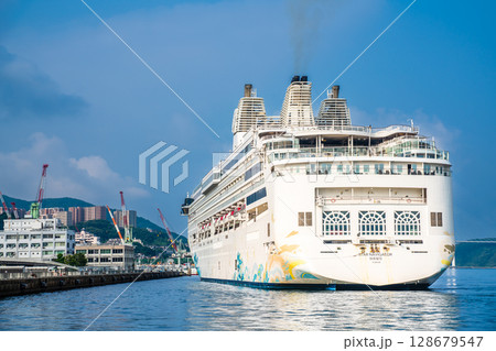 長崎港客船入港(Star Navigator)水辺の森公園【長崎市】 長崎港客船入港(Star Navigator)水辺の森公園【長崎市】 128679547