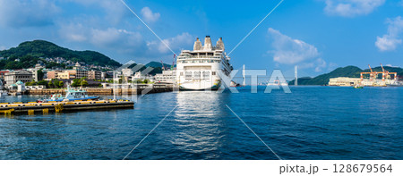 長崎港客船入港(Star Navigator)水辺の森公園 パノラマ【長崎市】 長崎港客船入港(Star Navigator)水辺の森公園 パノラマ【長崎市】 128679564
