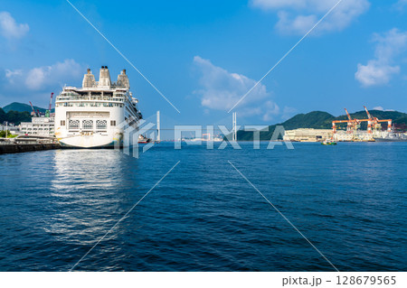 長崎港客船入港(Star Navigator)水辺の森公園【長崎市】 長崎港客船入港(Star Navigator)水辺の森公園【長崎市】 128679565