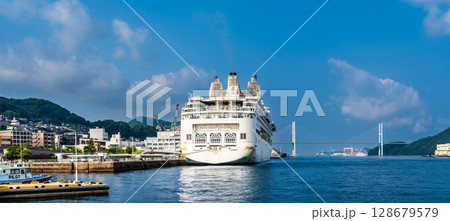 長崎港客船入港（Star Navigator）水辺の森公園　パノラマ【長崎市】 128679579