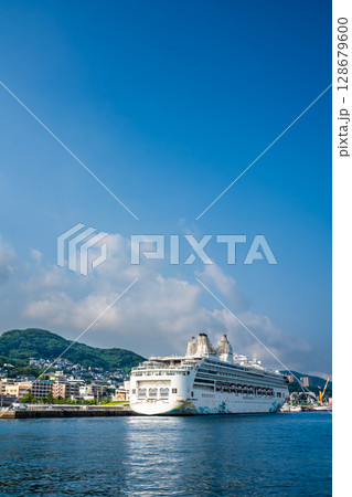 長崎港客船入港(Star Navigator)水辺の森公園【長崎市】 長崎港客船入港(Star Navigator)水辺の森公園【長崎市】 128679600