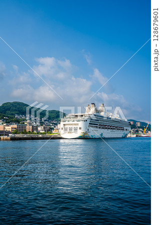 長崎港客船入港(Star Navigator)水辺の森公園【長崎市】 長崎港客船入港(Star Navigator)水辺の森公園【長崎市】 128679601