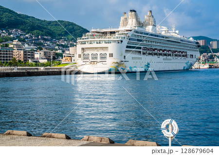 長崎港客船入港(Star Navigator)水辺の森公園【長崎市】 長崎港客船入港(Star Navigator)水辺の森公園【長崎市】 128679604