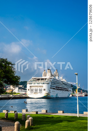 長崎港客船入港（Star Navigator）水辺の森公園【長崎市】 128679606