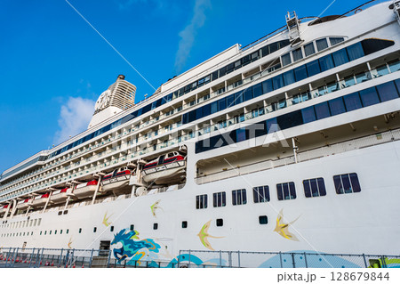 長崎港客船入港（Star Navigator）松ヶ枝埠頭【長崎市】 128679844