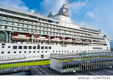 長崎港客船入港(Star Navigator)松ヶ枝埠頭【長崎市】 長崎港客船入港(Star Navigator)松ヶ枝埠頭【長崎市】 128679854