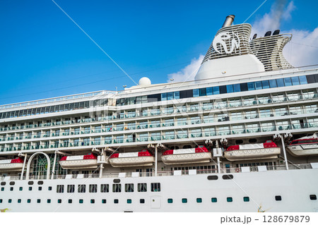 長崎港客船入港（Star Navigator）松ヶ枝埠頭【長崎市】 128679879