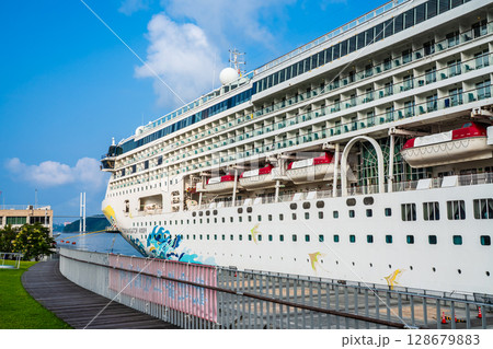 長崎港客船入港（Star Navigator）松ヶ枝埠頭【長崎市】 128679883