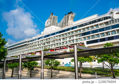 長崎港客船入港（Star Navigator）松ヶ枝埠頭【長崎市】 128679894