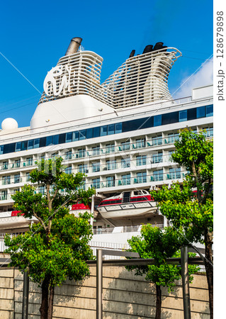 長崎港客船入港（Star Navigator）松ヶ枝埠頭【長崎市】 128679898