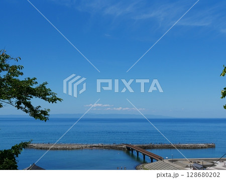 海の見える風景 128680202
