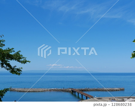 海に続く道 海に続く道 128680238