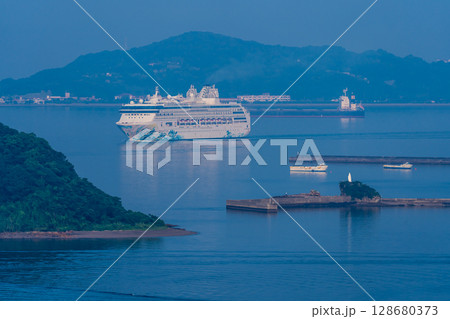 長崎港客船入港（Star Navigator）女神大橋から【長崎市】 128680373