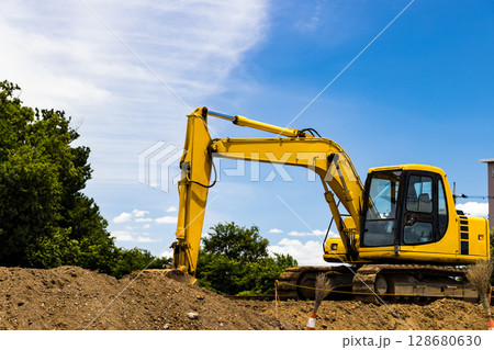 重機パワーショベル 128680630